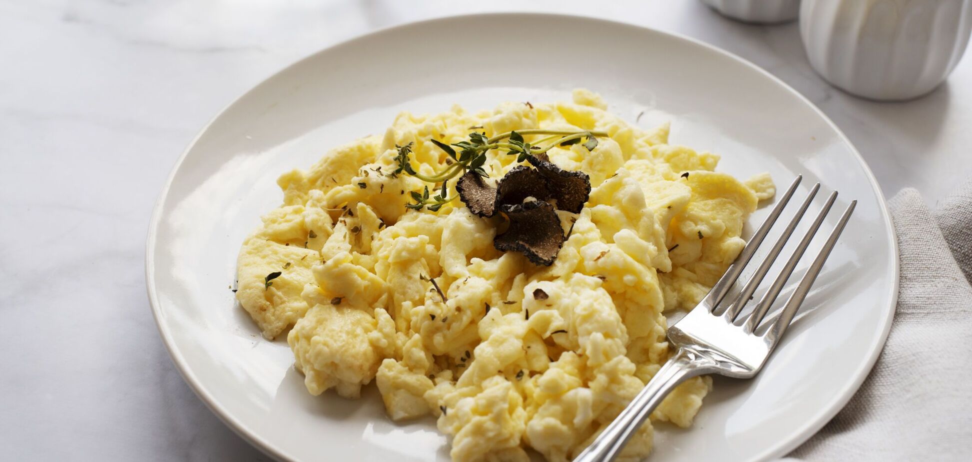 Пышная и кремовая яичница на завтрак: в чем секрет приготовления