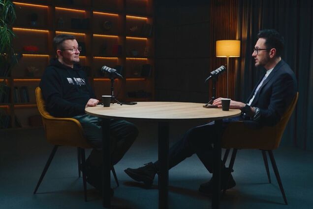 'ПроМене.ПроТебе': Фонд Ріната Ахметова запустив серію подкастів з Максимом Сікорою