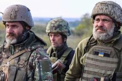 Чоловікам, старшим за 60 років, дозволили проходити військову службу за контрактом: Зеленський підписав указ