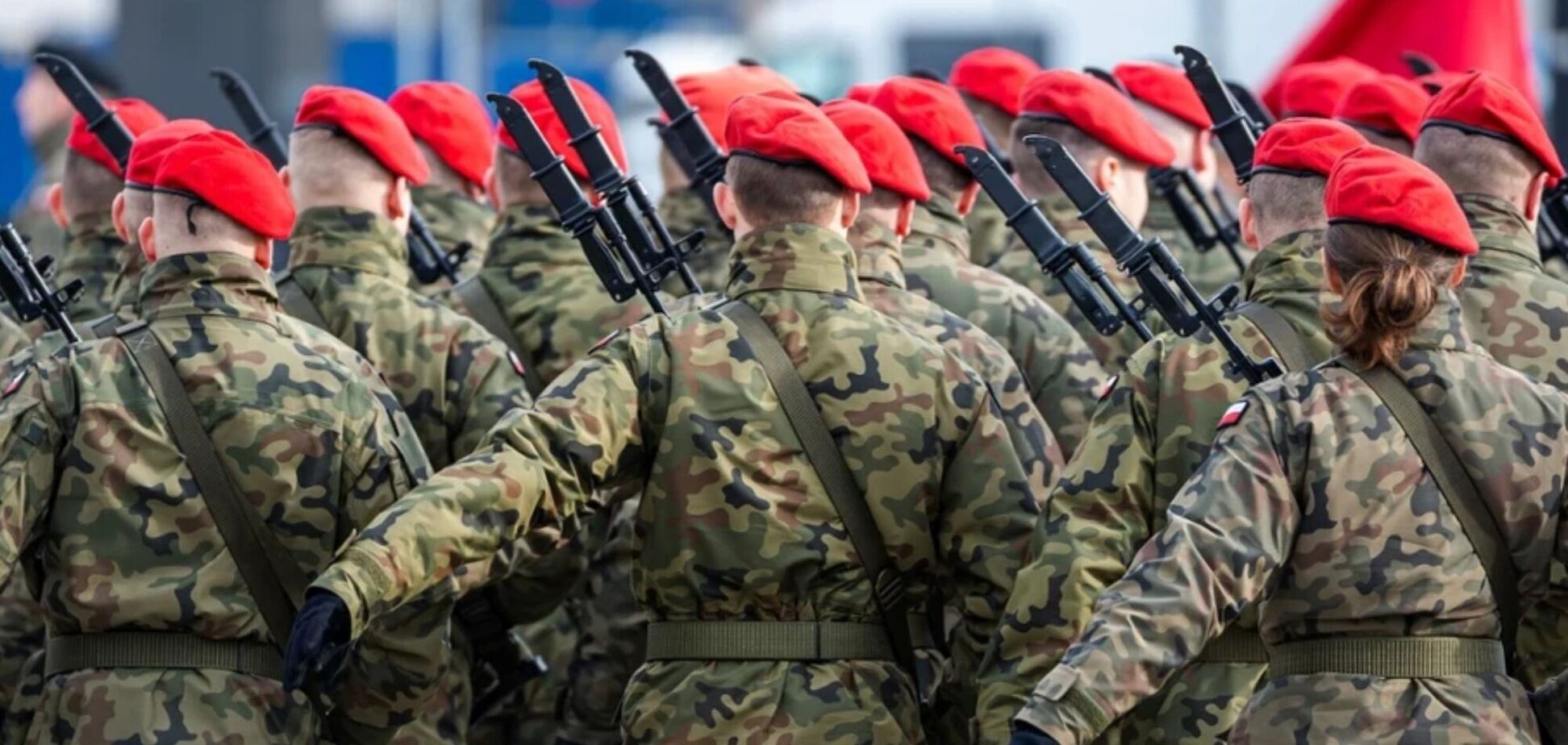 Сколько поляков поддерживают восстановление обязательной военной службы: опрос раскрыл настроения