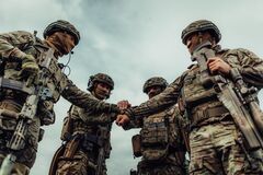 Посвідки на проживання і не лише: Зеленський підписав закон щодо соцгарантій для іноземців у ЗСУ