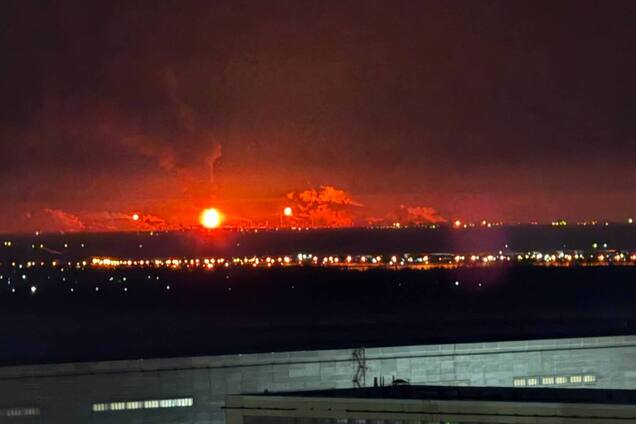 В российском Волгограде дроны атаковали НПЗ 'Лукойл'. Фото и видео