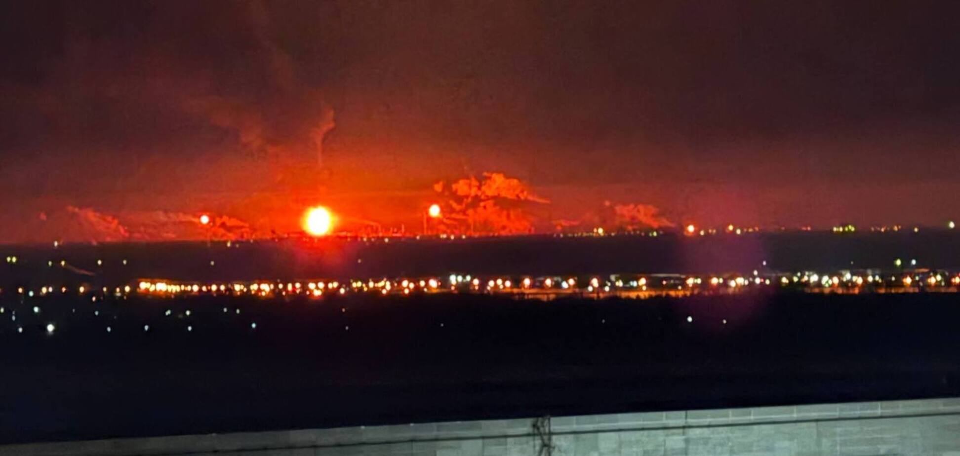 У російському Волгограді дрони атакували НПЗ 'Лукойл'. Фото і відео