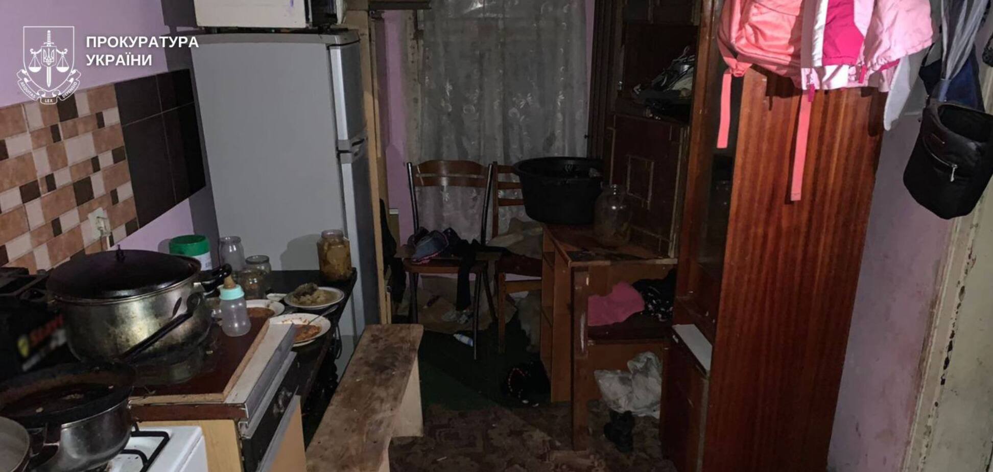 На Львовщине в заброшенном доме умер двухлетний мальчик: родителям объявили о подозрении. Фото