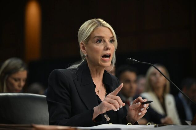 'Почему мы не говорим об Ирине Заруцкой?': генпрокурор Пэм Бонди на слушаниях по помощнице Эпштейна вспомнила об убийстве украинки. Видео