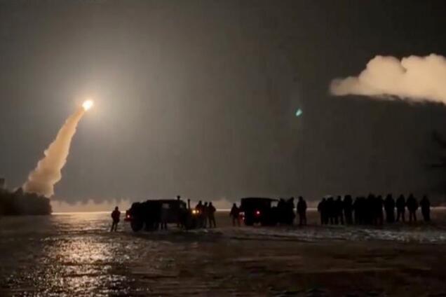 Эксклюзивные кадры: в Fire Point обнародовали видео запуска ракет FP-5 'Фламинго' по арсеналу ГРАУ в Котлубани