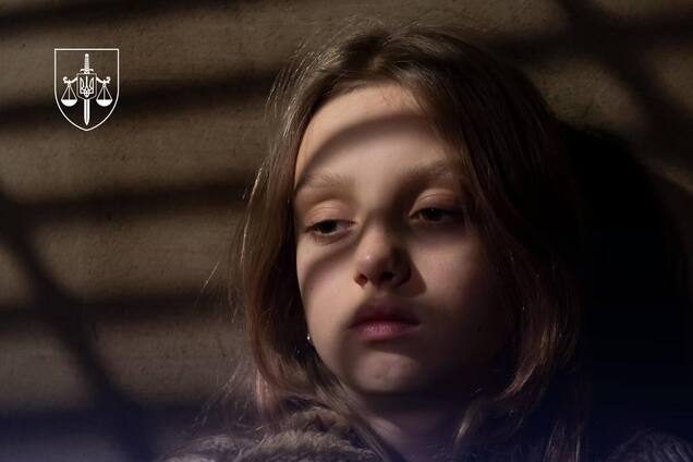 Дві доби на колінах без їжі: на Полтавщині опікунку підозрюють у катуванні молодших сестер. Фото