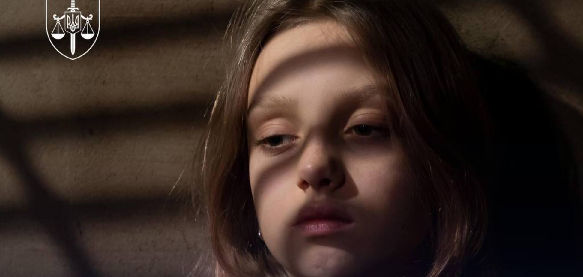 Дві доби на колінах без їжі: на Полтавщині опікунку підозрюють у катуванні молодших сестер. Фото