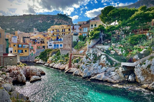 В потрясающей деревне в Европе можно купить дом за 1 евро: в чем подвох