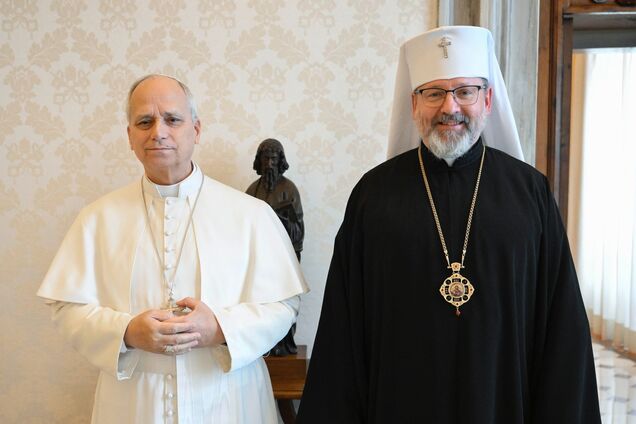 'Рана провоцирует боль': глава УГКЦ встретился с Папой Львом XIV и подарил Голубя мира. Фото