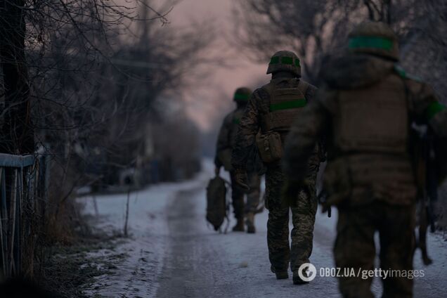 Враг пытается открыть дорогу на Славянск, Силы обороны зачищают Закитное: интервью с военным