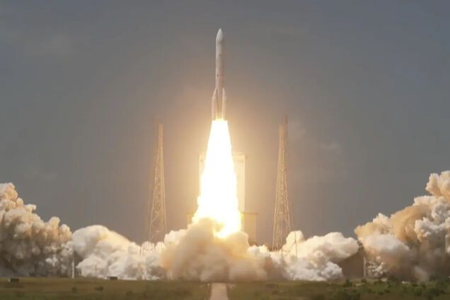 Европа запустила самую мощную ракету Ariane 6 со спутниками Amazon: станут конкурентами Starlink Маска