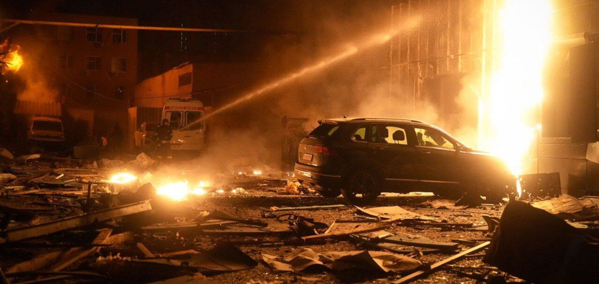 Під ударом були порт, автосалон і будинки: на Одещині внаслідок атаки РФ одна людина загинула, ще шестеро поранені. Фото і відео