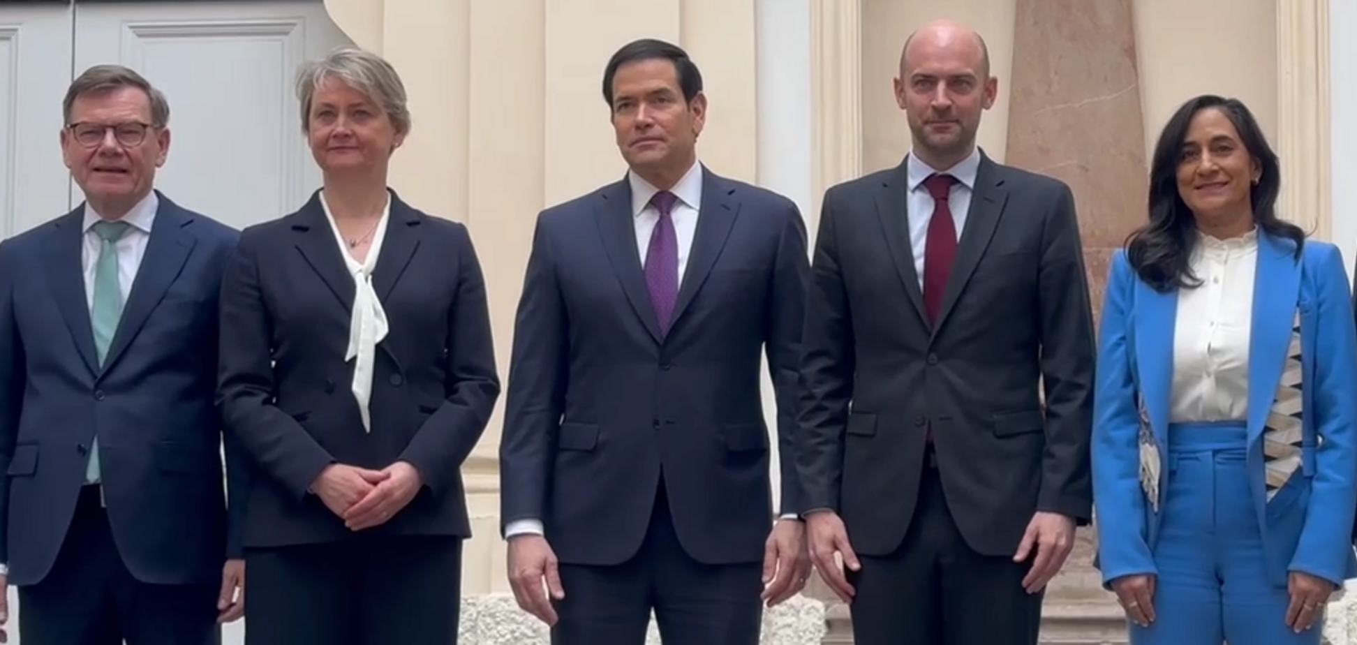 В центре внимания вопросы энергетики и усиления ПВО: в Мюнхене стартовала встреча глав МИД государств Группы семи и Украины. Видео