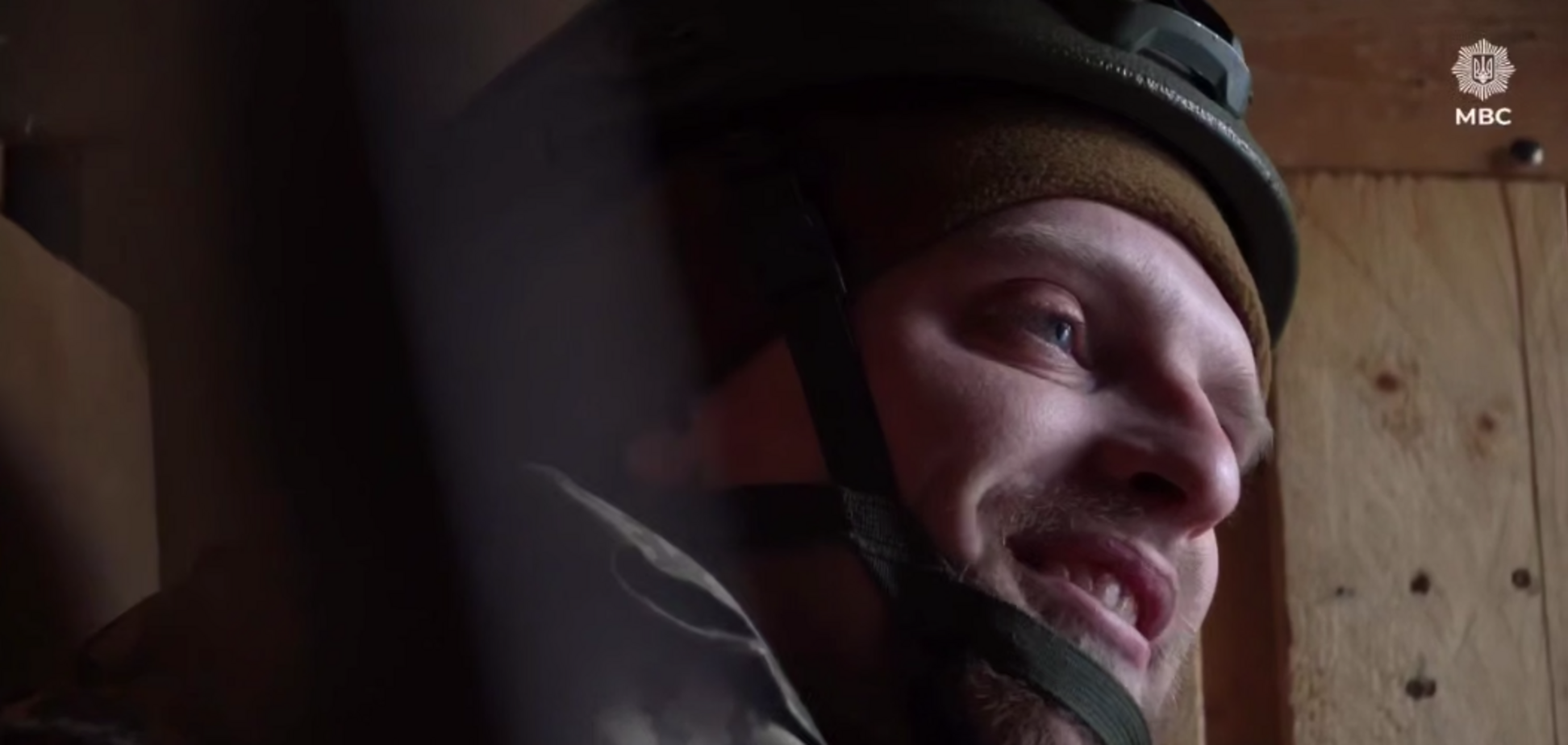 'Привіт, пташко': мережу зворушили кадри дзвінка захисника коханій. Відео