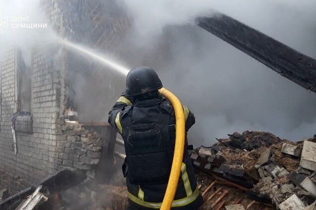 На Сумщине вражеский дрон попал в дом, пострадал человек. Фото