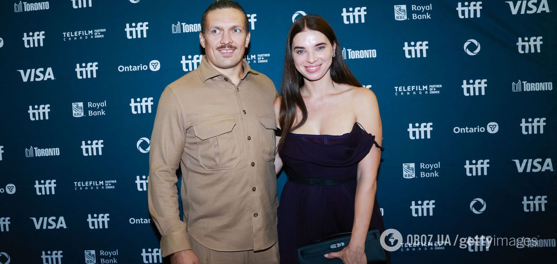 Полуобнаженная жена Усика выложила совместное фото в постели с мужем