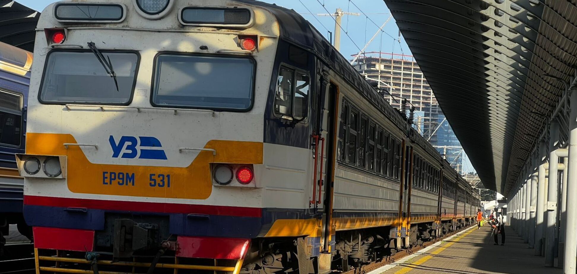 Иллюстрация - поезд на вокзале Укрзалізниці