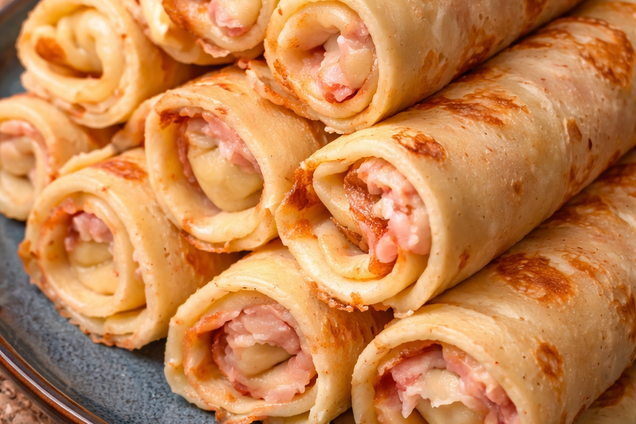 Тонкі солоні млинці, для яких не знадобиться начинка: простий рецепт