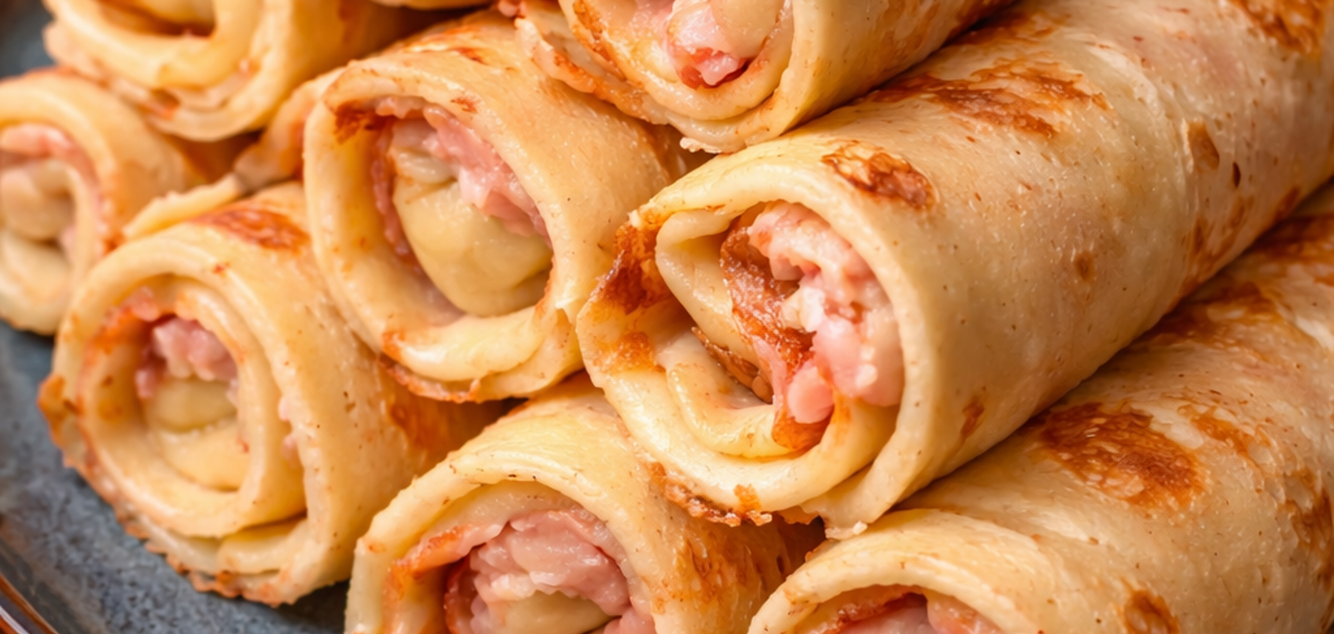 Тонкі солоні млинці, для яких не знадобиться начинка: простий рецепт