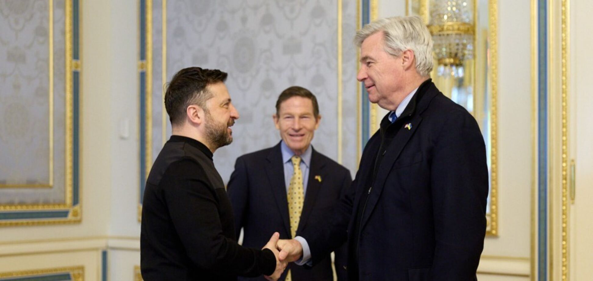 'Мы не видим других инструментов влияния на Москву, кроме давления': Зеленский встретился с американскими сенаторами. Видео