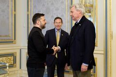 'Ми не бачимо інших інструментів впливу на Москву, окрім тиску': Зеленський зустрівся з американськими сенаторами. Відео