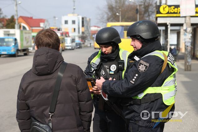 На Черкащині у чоловіка перевіряли військово‐облікові документи, а знайшли наркотики: чим все скінчилося