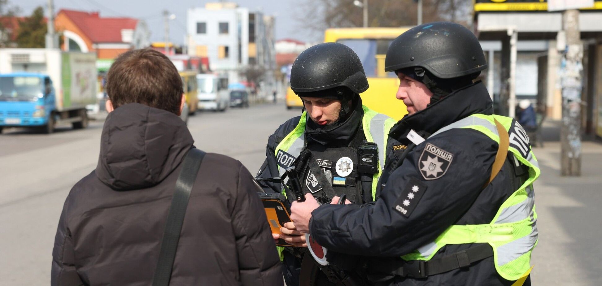 На Черкащині у чоловіка перевіряли військово‐облікові документи, а знайшли наркотики: чим все скінчилося