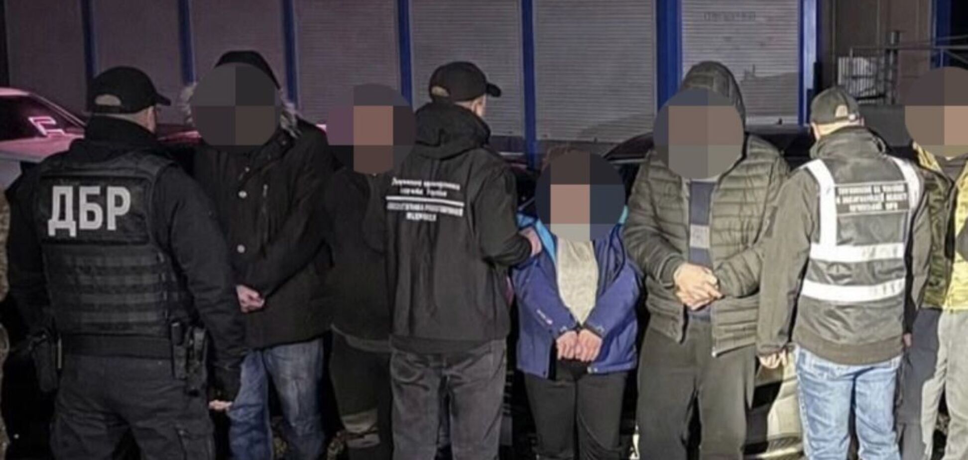 До Румунії через гірські стежки: в Україні викрили групу, яка переправляла чоловіків призовного віку за кордон. Фото