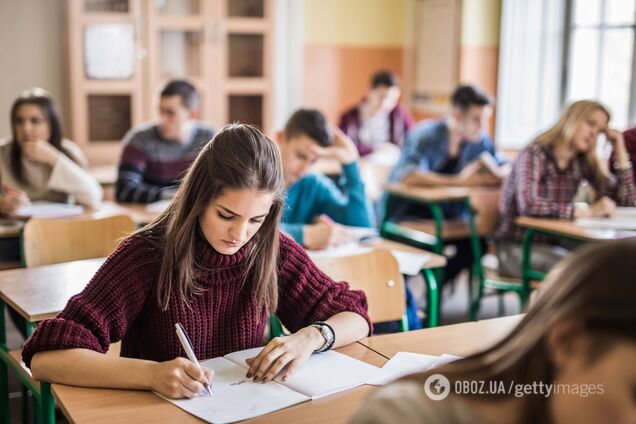 Иллюстративное изображение. Выпускники с высокими баллами по НМТ получат по 10 тыс. грн.