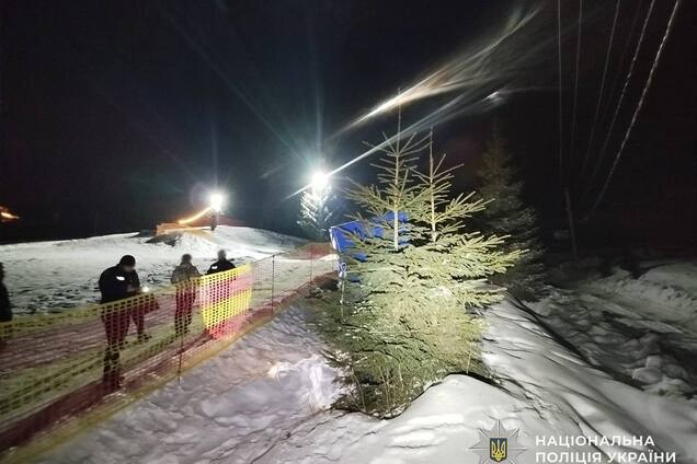 Спускался на тюбинге: на горнолыжном курорте Закарпатья во время катания травмировался 10-летний мальчик. Фото