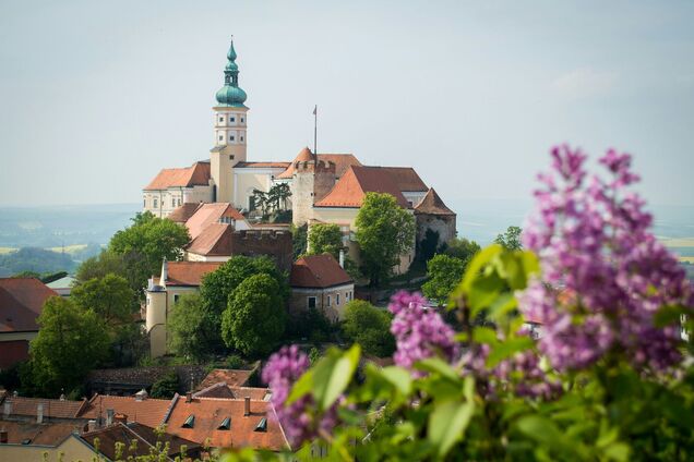 Куда поехать в отпуск весной: лучшие направления