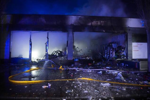 Оккупанты ударили по Одессе 'Шахедами': вспыхнула многоэтажка, есть пострадавшие. Фото и видео