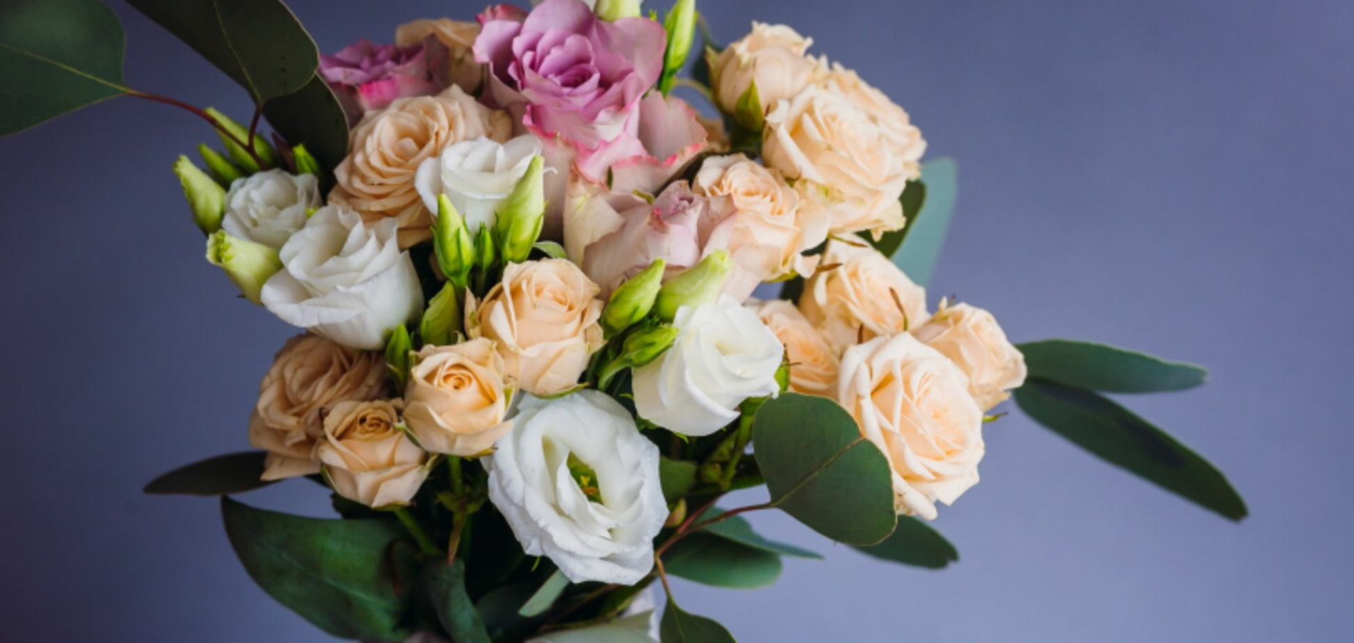 Квіти не зів'януть і цвістимуть довше: додайте два кухонних інгредієнти у вазу