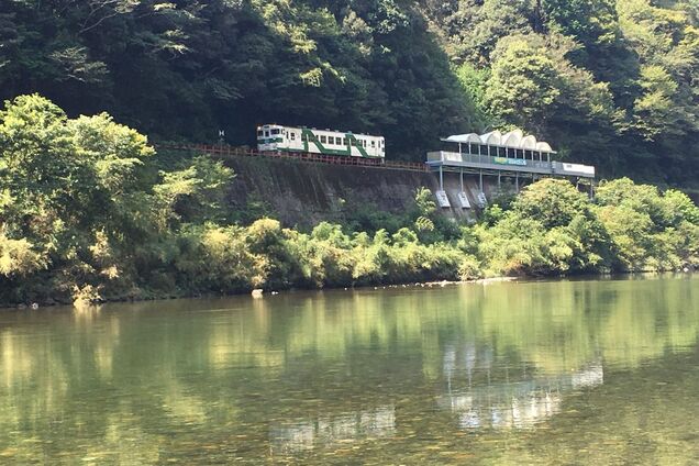 У Японії є залізнична станція без входу і виходу: туристи збентежені
