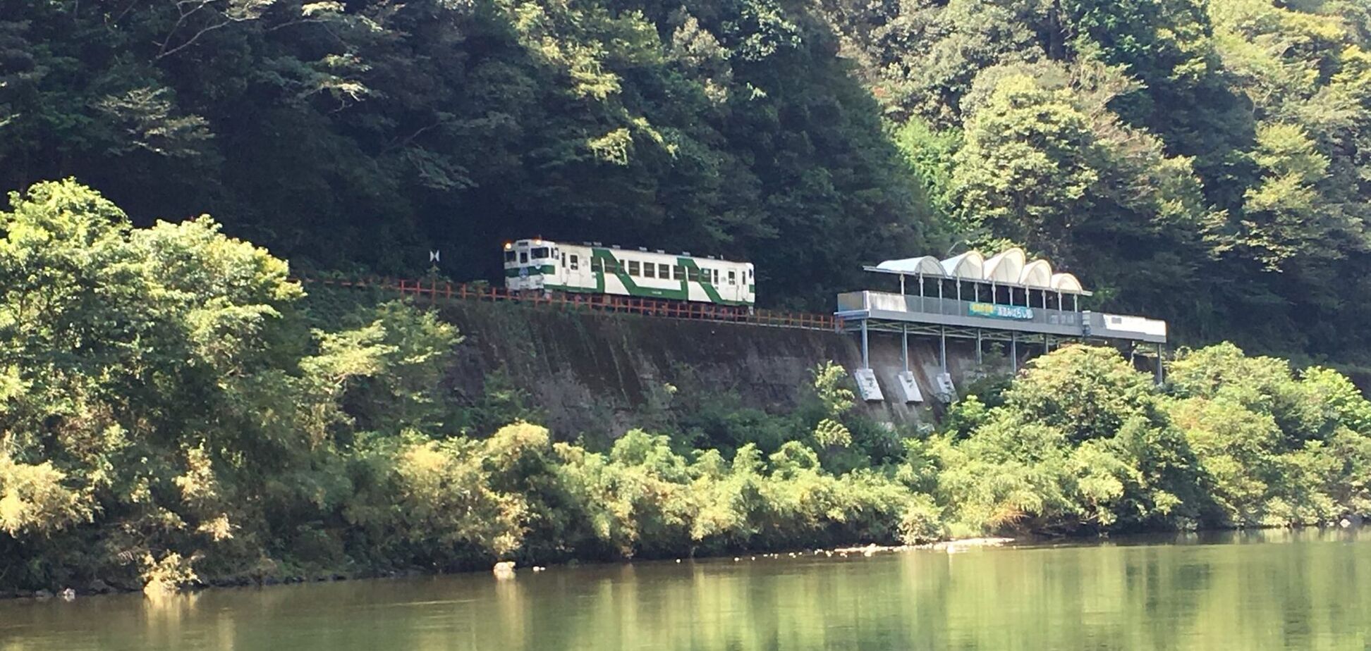 У Японії є залізнична станція без входу і виходу: туристи збентежені