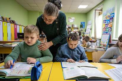 Працює в школі '35 років', нема права на помилку: мережу підкорив топ-3 ознак радянського вчителя