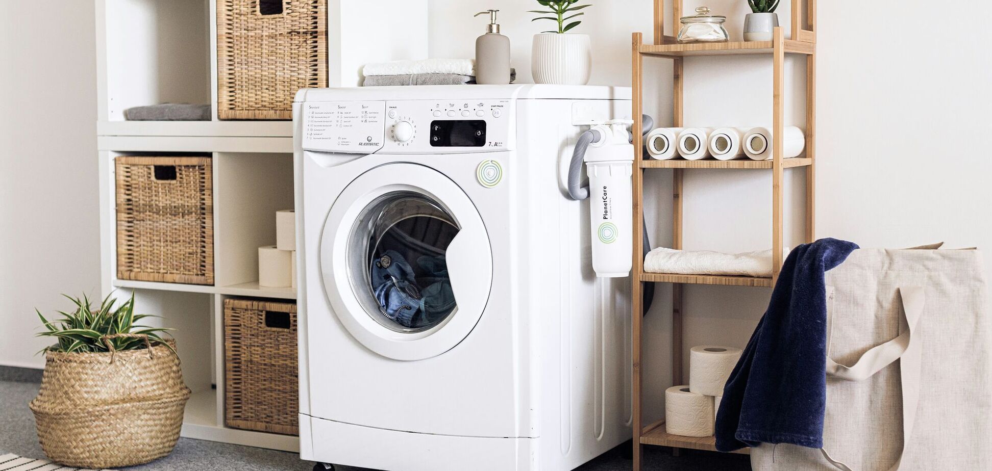 Чи треба залишати дверцята пральної машини відчиненими після прання: що це змінює