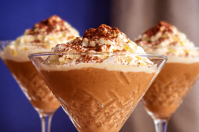 Нежный шоколадный десерт в стакане: выпекать не придется