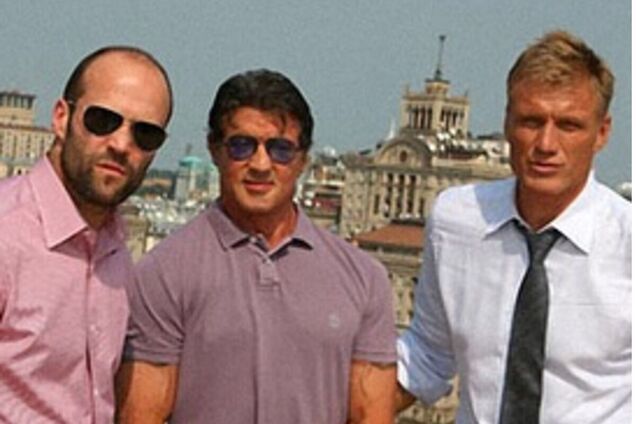 Сеть ошеломили архивные фото Стейтема и Сталлоне в Киеве: некоторые заподозрили вмешательство ИИ