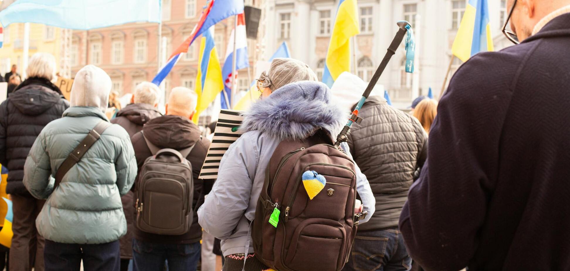 Ілюстрація - жінка з прапором України