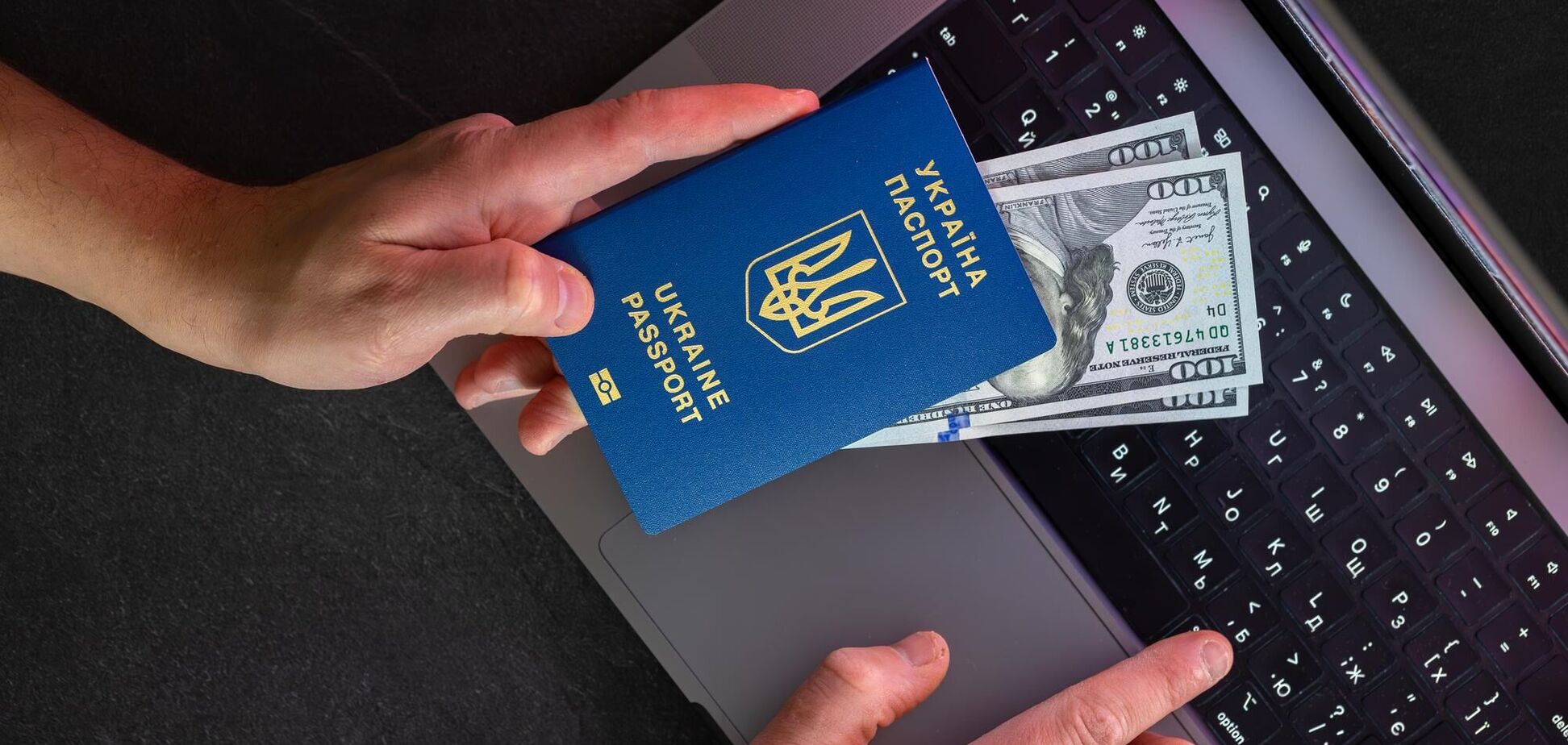 Иллюстрация - загранпаспорт Украины