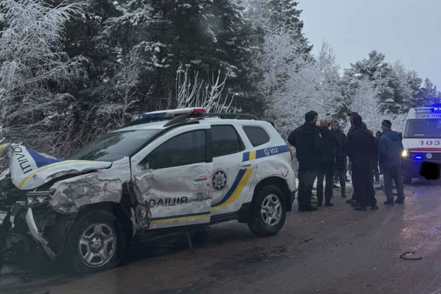 На Прикарпатті п'яний поліцейський влаштував ДТП на службовому авто: що вирішив суд. Фото