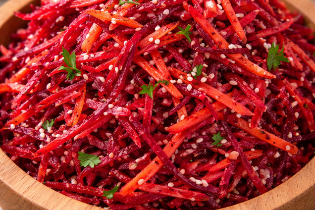 Полезный салат из моркови, свеклы и яблока: идеальное блюдо для периода авитаминоза