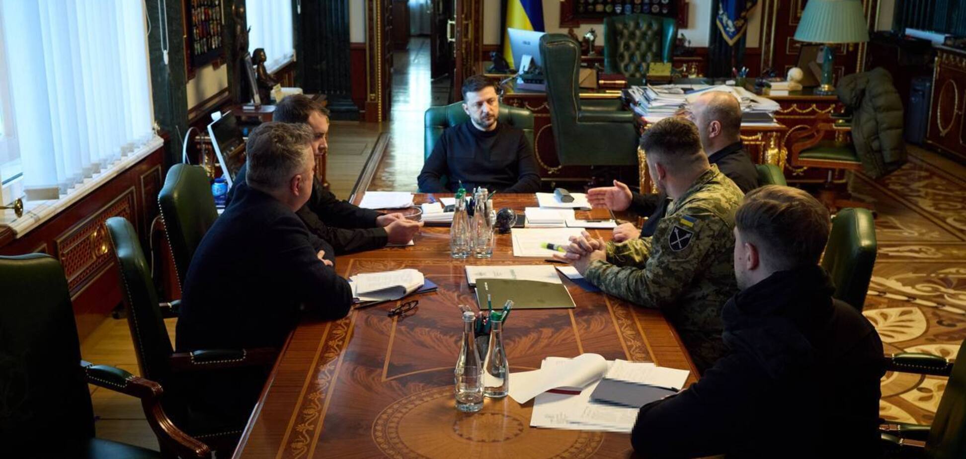 'Війну треба завершувати': Зеленський провів нараду з переговорною командою перед новим раундом тристоронніх зустрічей