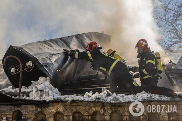 У Києві пожежа в приватному будинку забрала життя двох осіб. Фото з місця
