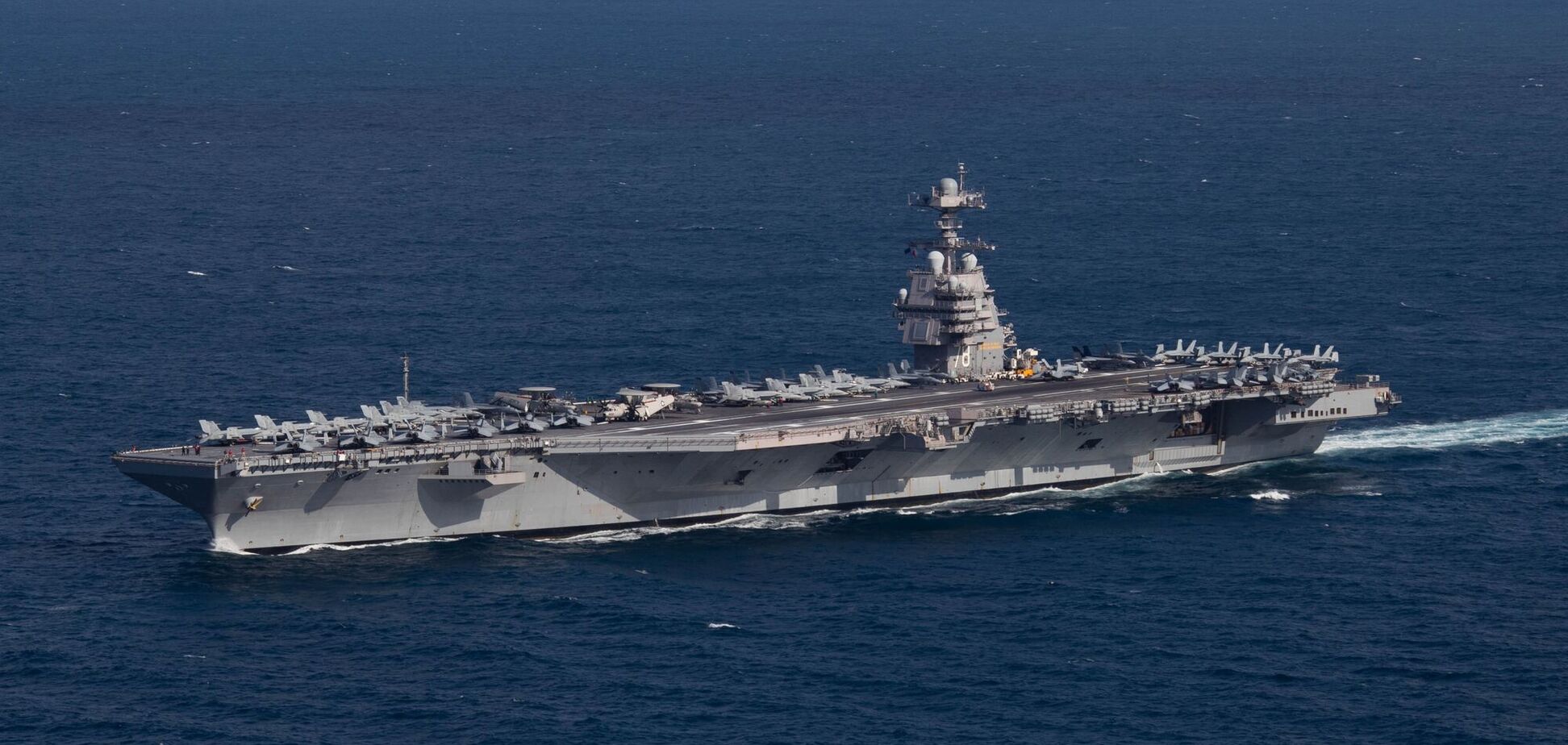 США перегоняют на Ближний Восток самый большой в мире авианосец для операции против Ирана – WP