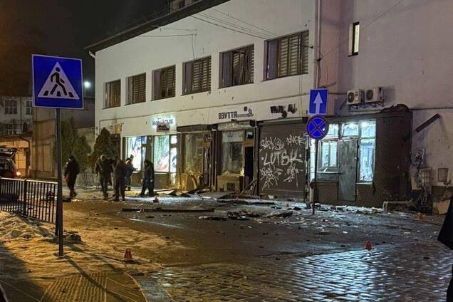 Во Львове прогремели мощные взрывы, Садовый заявил о теракте: есть погибшие и раненые правоохранители. Фото и видео