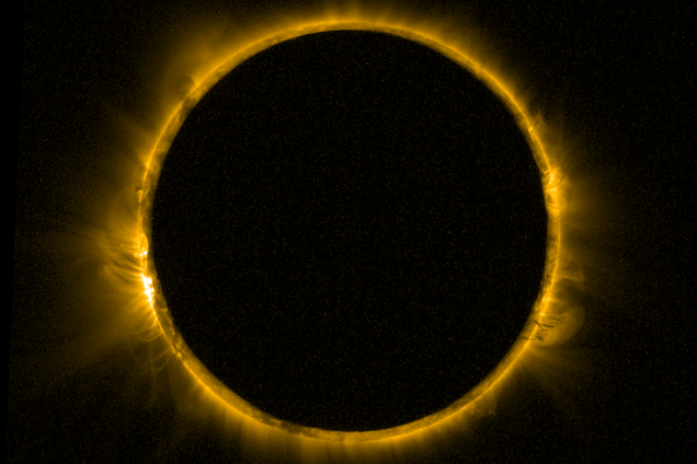 'Кільце вогню' під час сонячного затемнення показали на вражаючому фото із космосу