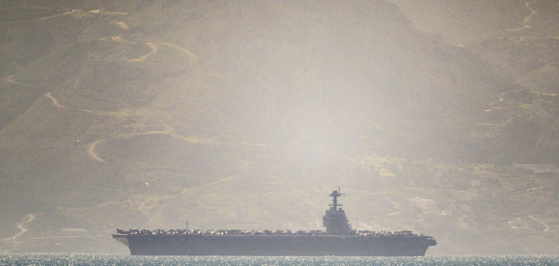 Раніше таке завжди завершувалось ударами: США стягнули до Ірану половину своєї військової авіації. Карта